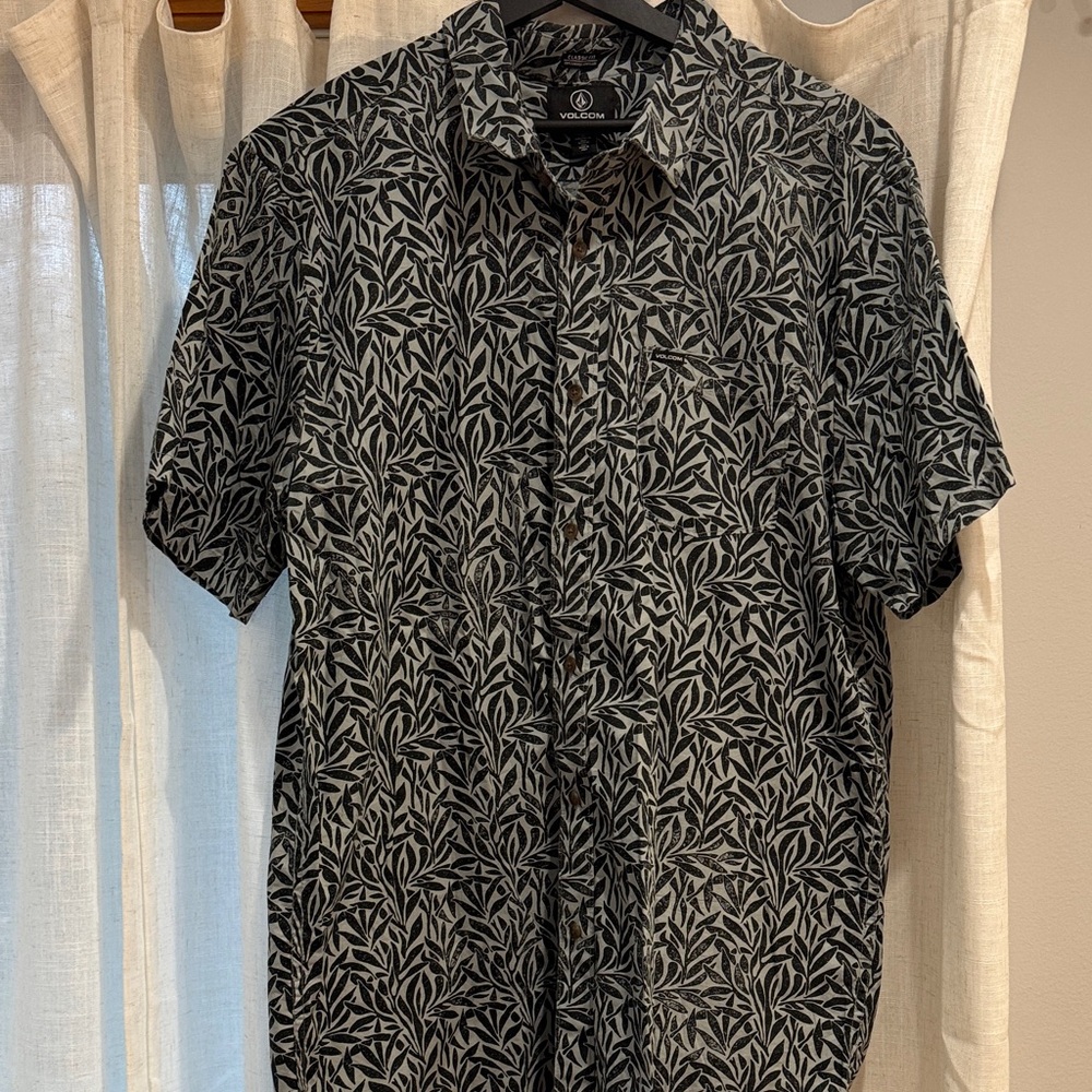 Volcom Blue and White Botanical Men's Shirt